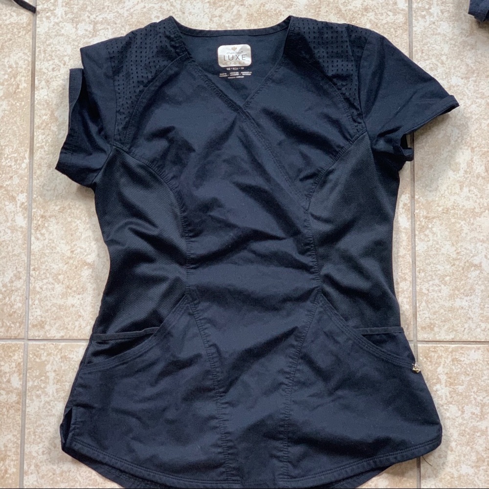 LUXE SCRUB TOP